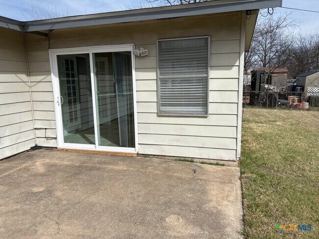 Building Photo - 1208 Ridgemont Dr