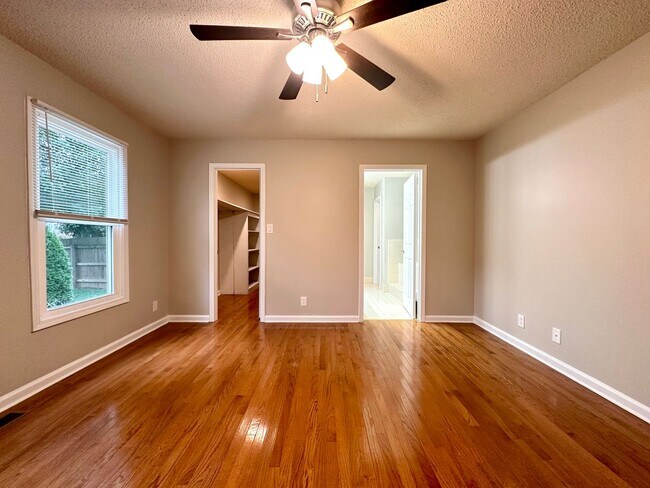 Building Photo - Stunning Single-Family Home with Plenty of...