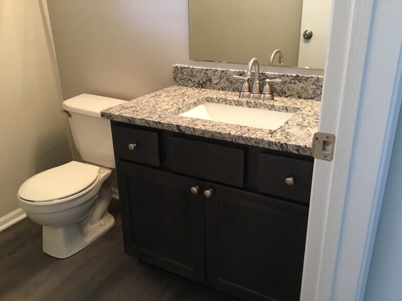 Building Photo - 1465 Creekside Dr