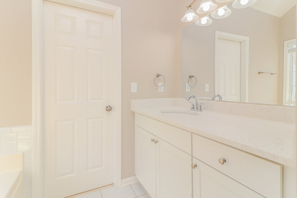 Building Photo - 2975 Northcliff Dr
