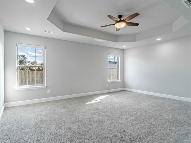 Building Photo - 910 Redfree Dr