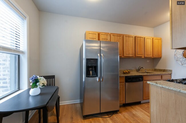 Building Photo - Uptown - 1 Bed / 1 Bath - Dog Friendly!