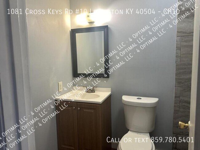 Building Photo - Carriage House, CH10