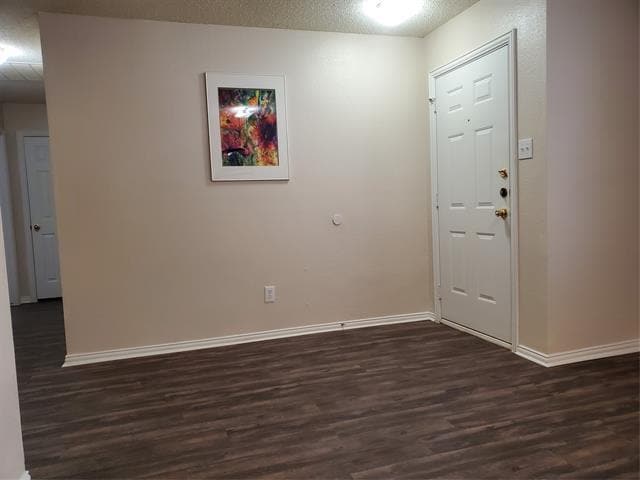 Building Photo - 5005 Boxwood Ln