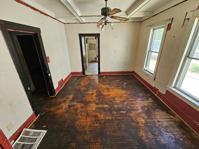 Building Photo - 314 E McClure Ave