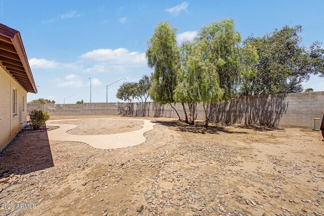 Building Photo - 7014 W Palo Verde Dr