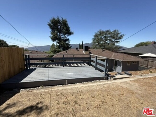 Building Photo - 3035 Highridge Rd