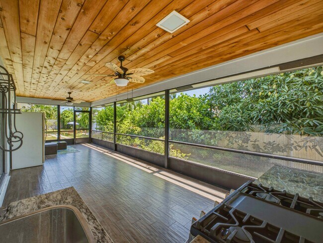 Building Photo - 1127 Sea Pines Way