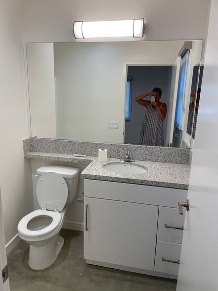 Attached bath - 455 N Cypress St