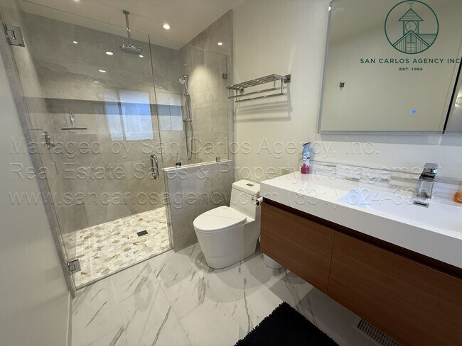 Building Photo - Impeccable Laureles Grade Estate Property with Valley Views