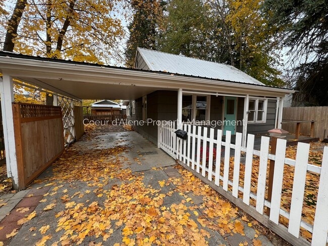 Building Photo - 2 bed house in incredible location!