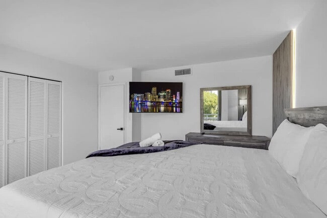 Building Photo - 468 Golden Isles Dr