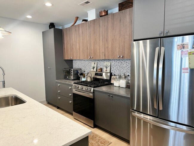 Building Photo - 4420 S Prairie Ave