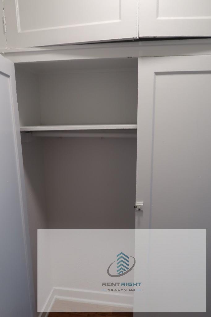 Building Photo - 426 W Briar Pl