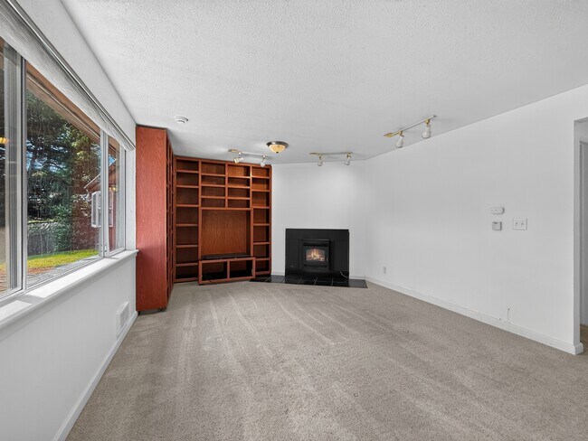 Building Photo - 5025 S 167th St