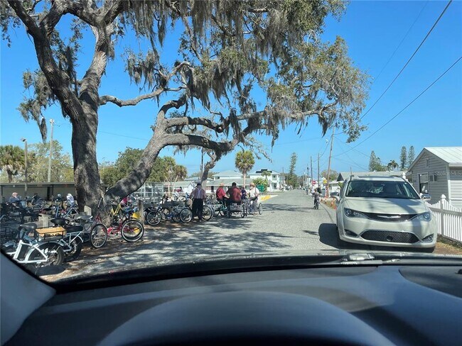 Building Photo - 828 S Tuttle Ave