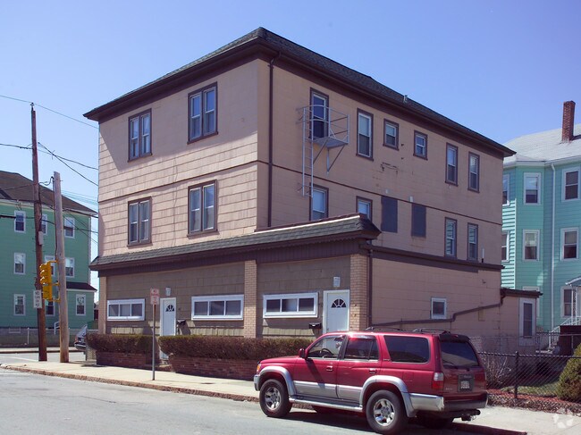 Building Photo - 1020 Slade St