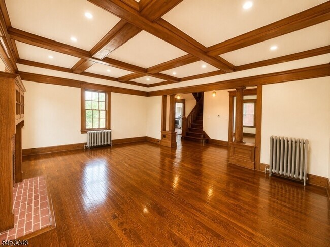 Building Photo - 2 Cloverhill Pl