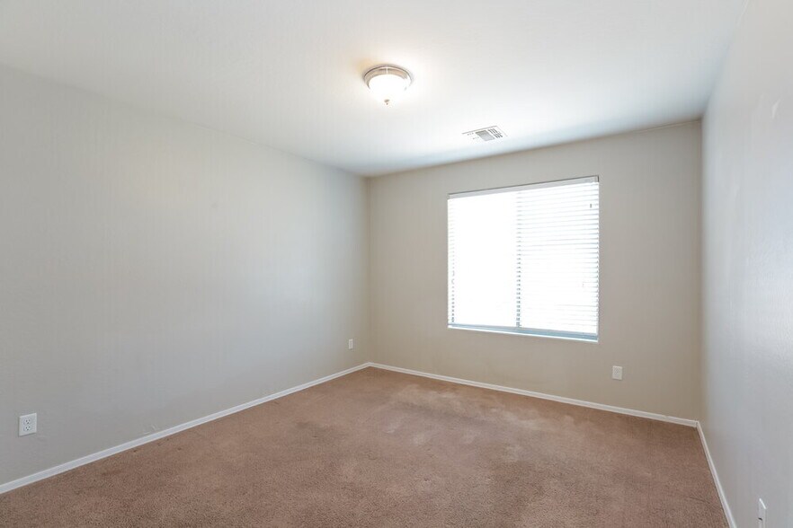 Building Photo - 7907 S 50th Ln