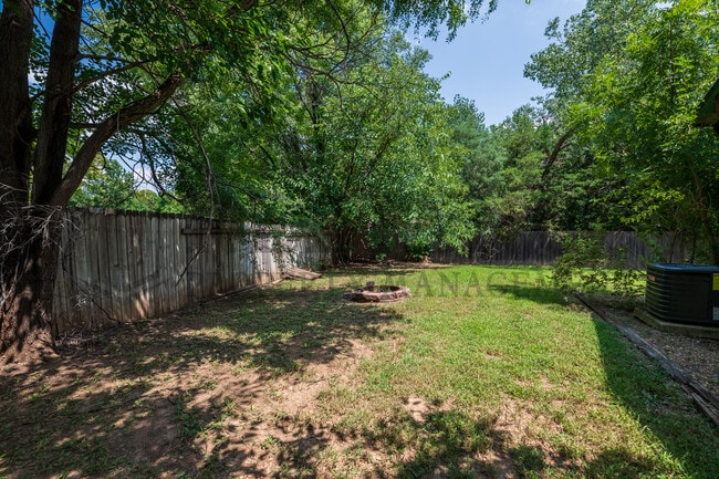 Building Photo - 2014 N Pine Grove St