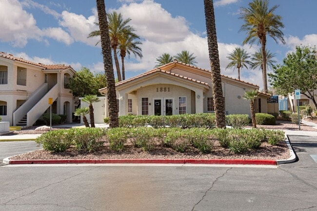 Building Photo - Upstairs 2 br unit in gated community with pool/spa/bbq area