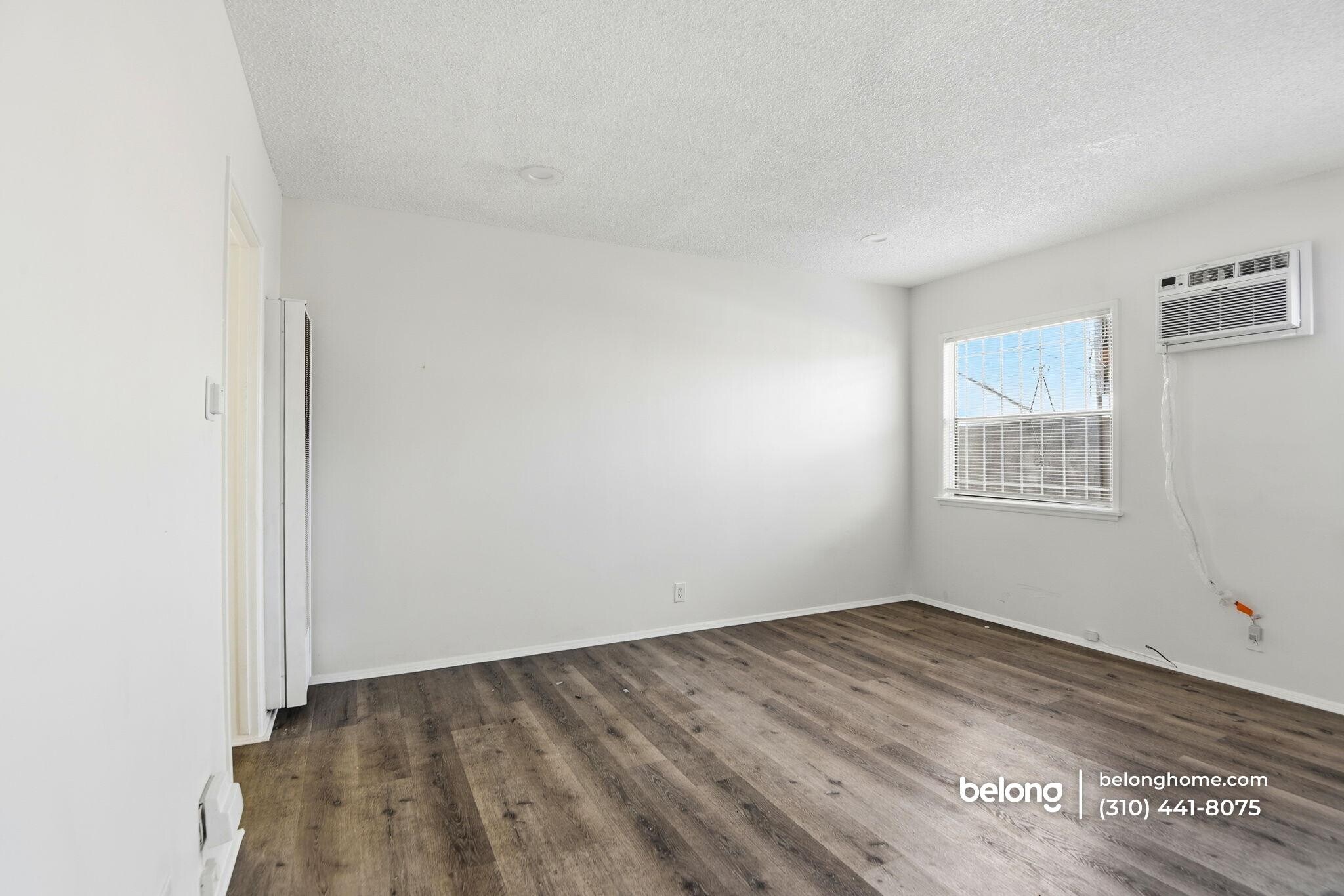 Building Photo - 1112 1/2 West 92nd Street