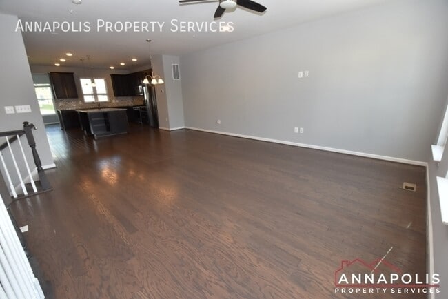Building Photo - 8289 Meadowood Dr