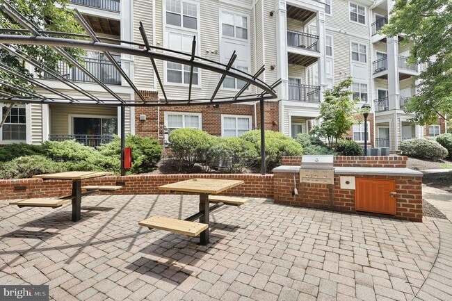 Building Photo - 12925 Centre Park Cir