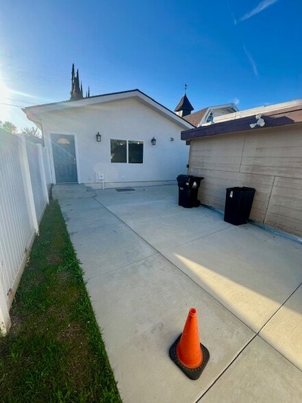 Building Photo - 6227 Orion Ave