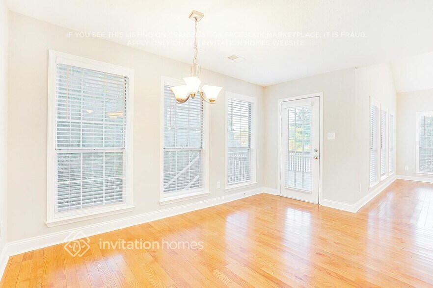 Building Photo - 695 Shore Pl