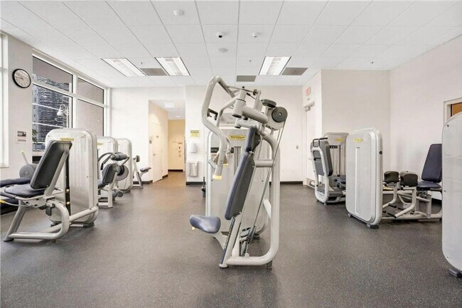 Building Photo - 1200 Brickell Bay Dr