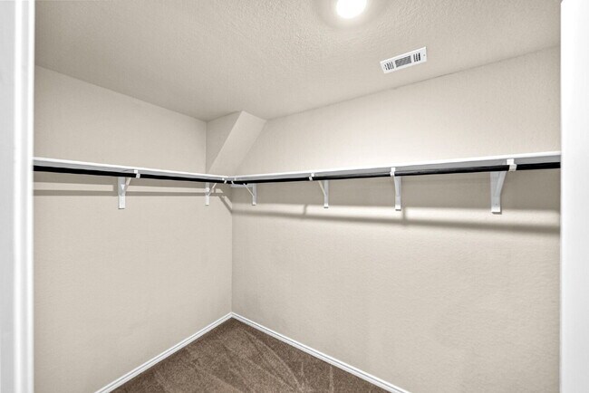 Building Photo - Charming 3-Bed 2 Bath Oasis with Amazing Amenities