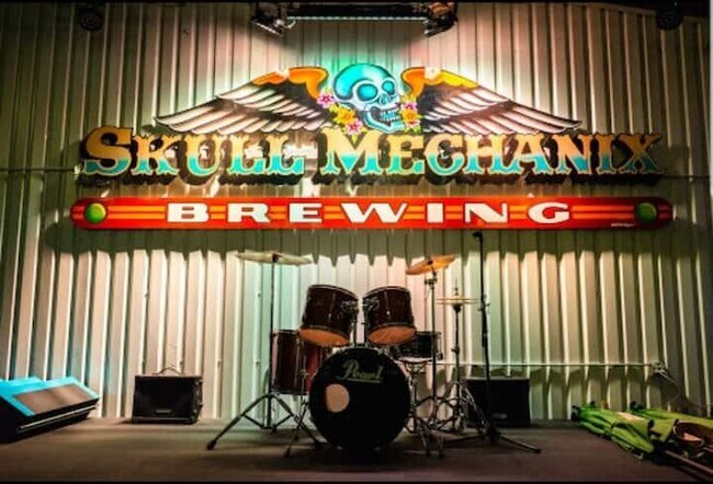 Building Photo - 313 Rowland Dr