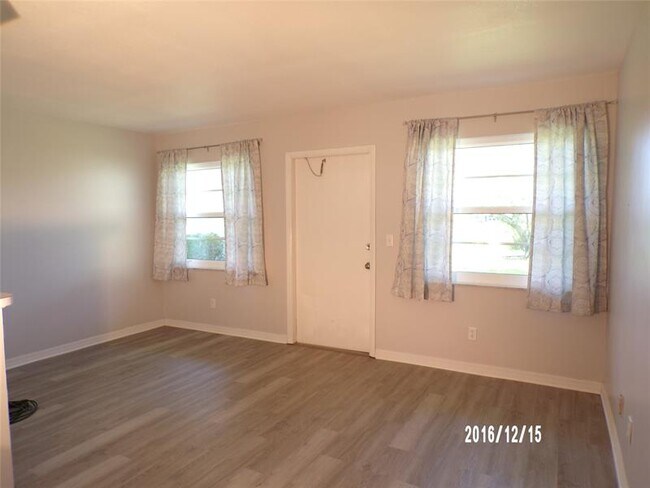 Building Photo - 106 Spring Lake Ct