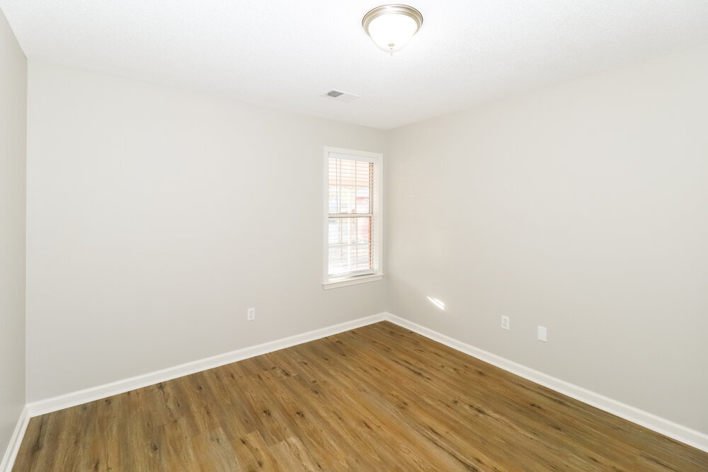 Building Photo - 215 Lakewood Dr
