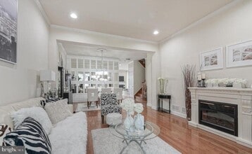 Building Photo - 4204 Lexington Ct