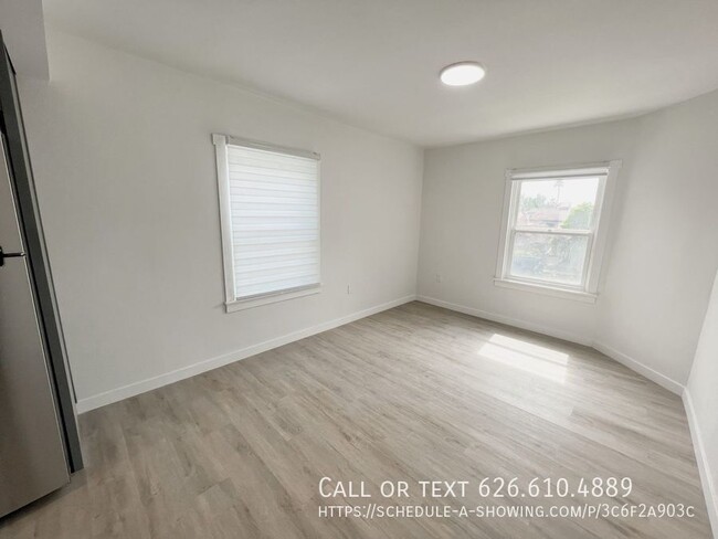 Building Photo - Bright Downtown Pasadena One Bedroom