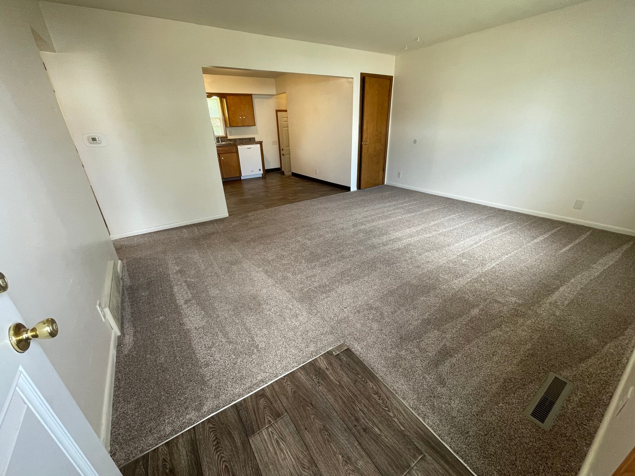 Building Photo - 2208 Chanticleer St