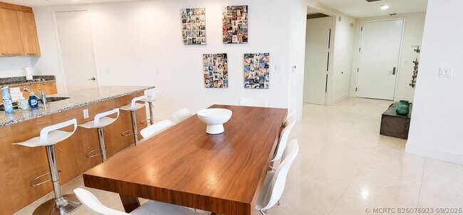 Building Photo - 15901 Collins Ave