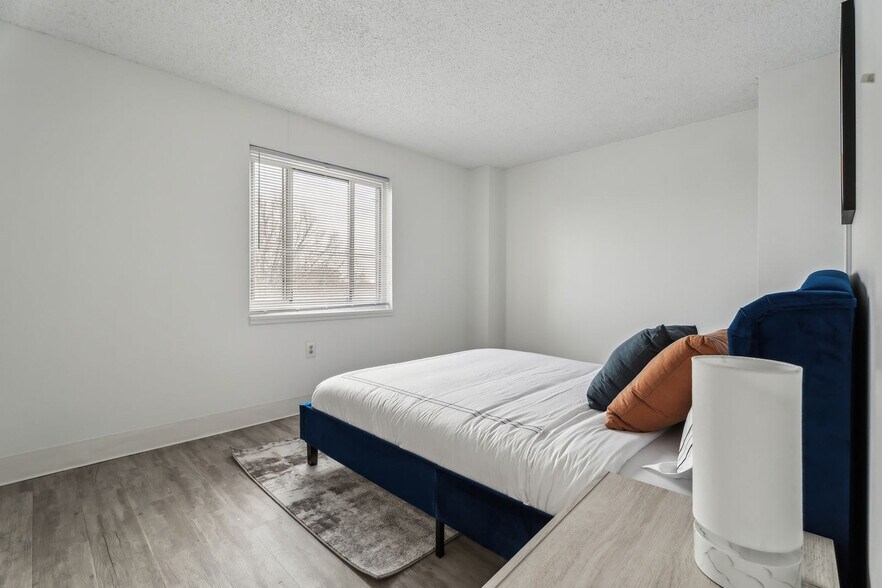 Building Photo - 1711 Bellevue Ave