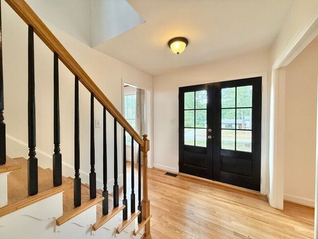 Building Photo - 5017 Sandlewood Dr