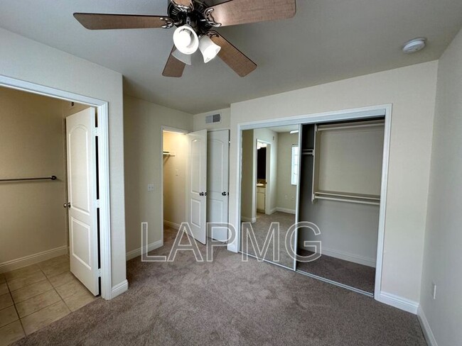 Building Photo - 12217 Moorpark St