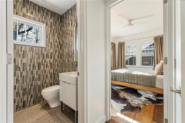 Building Photo - 212 Geneva St