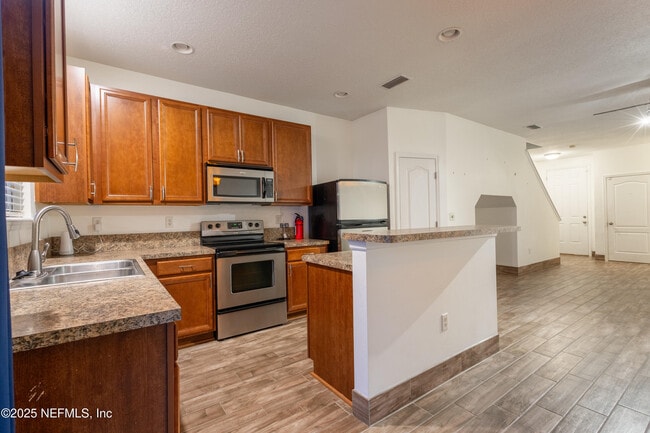 Building Photo - 8870 Inlet Bluff Dr