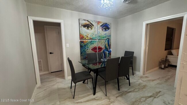 Building Photo - 496 Poinciana Dr