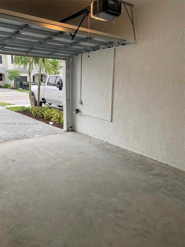 Building Photo - 1271 SE 27th Terrace