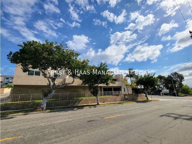 Building Photo - 2755 E Hill St