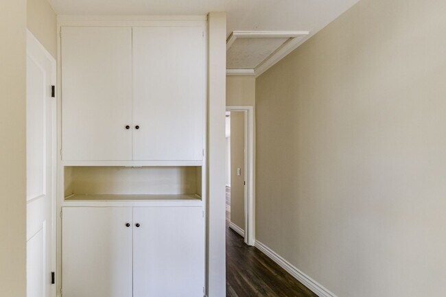 Building Photo - Beautifully Remodeled 4 Bed / 2 Bath Home in Prime Inglewood — Detached Garage + Spacious Yard