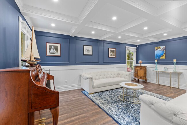 Building Photo - 36 Carriage House Dr