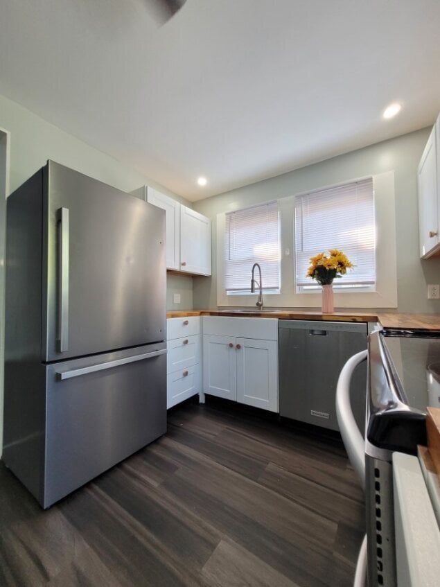 Building Photo - 121 W Main St